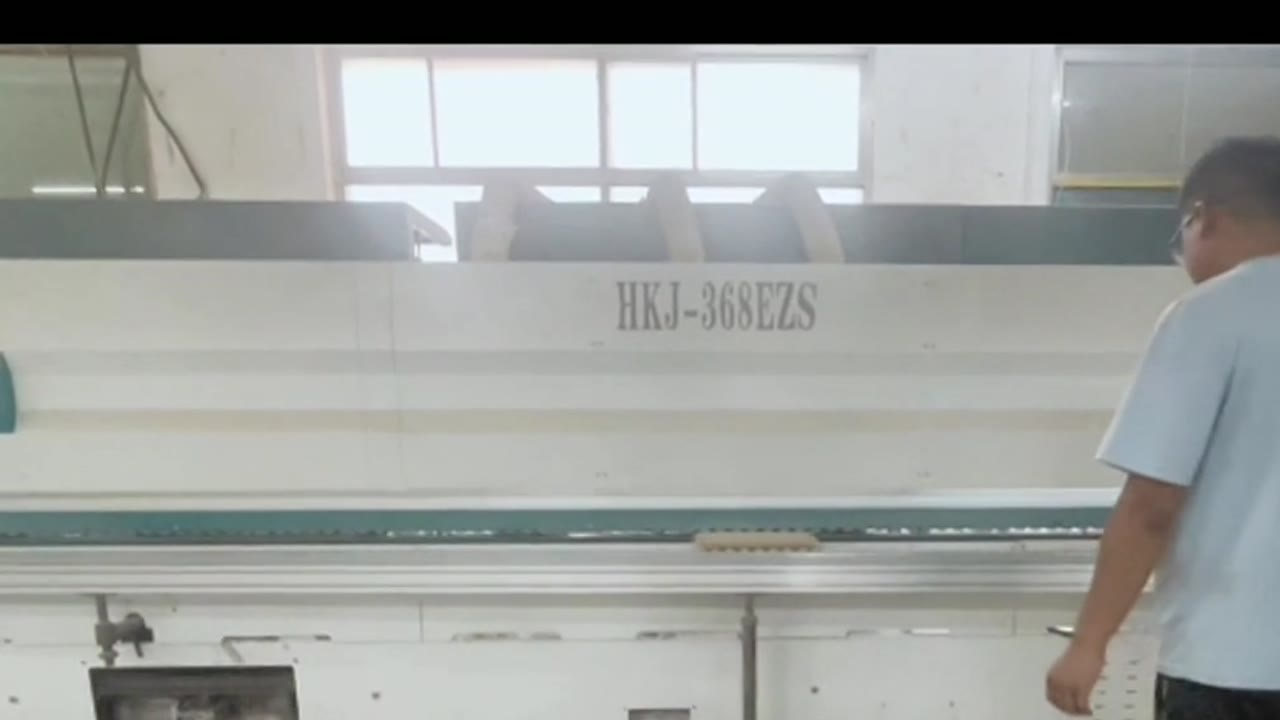 Real Muzhou furniture workshop and panel-processing equipment in Shandong